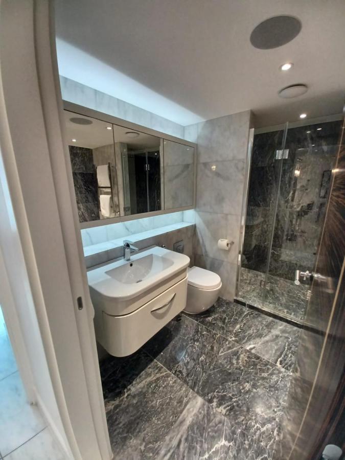 Buckingham Palace Residences By Aeria Apartments ลอนดอน ภายนอก รูปภาพ