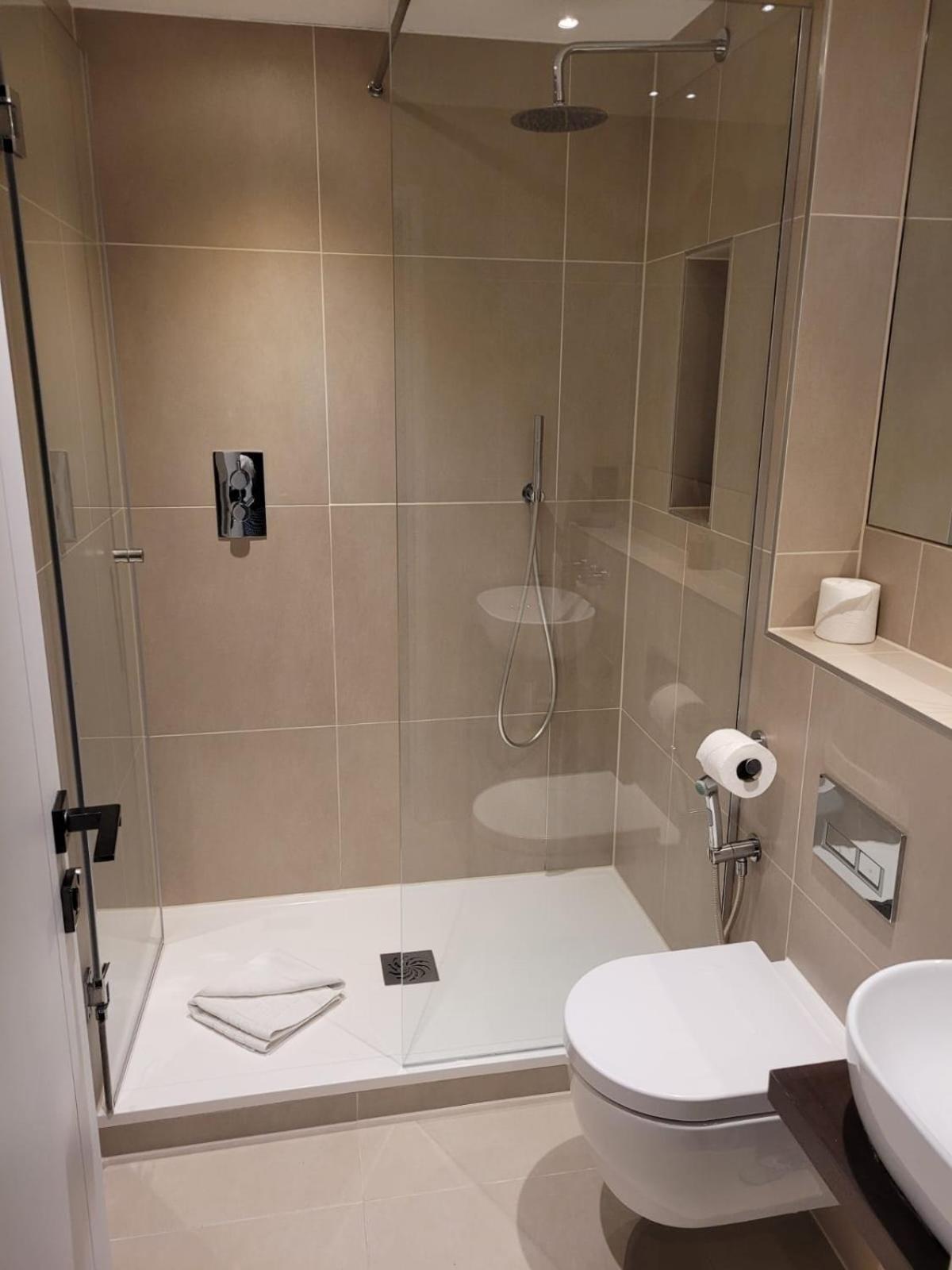Buckingham Palace Residences By Aeria Apartments ลอนดอน ภายนอก รูปภาพ