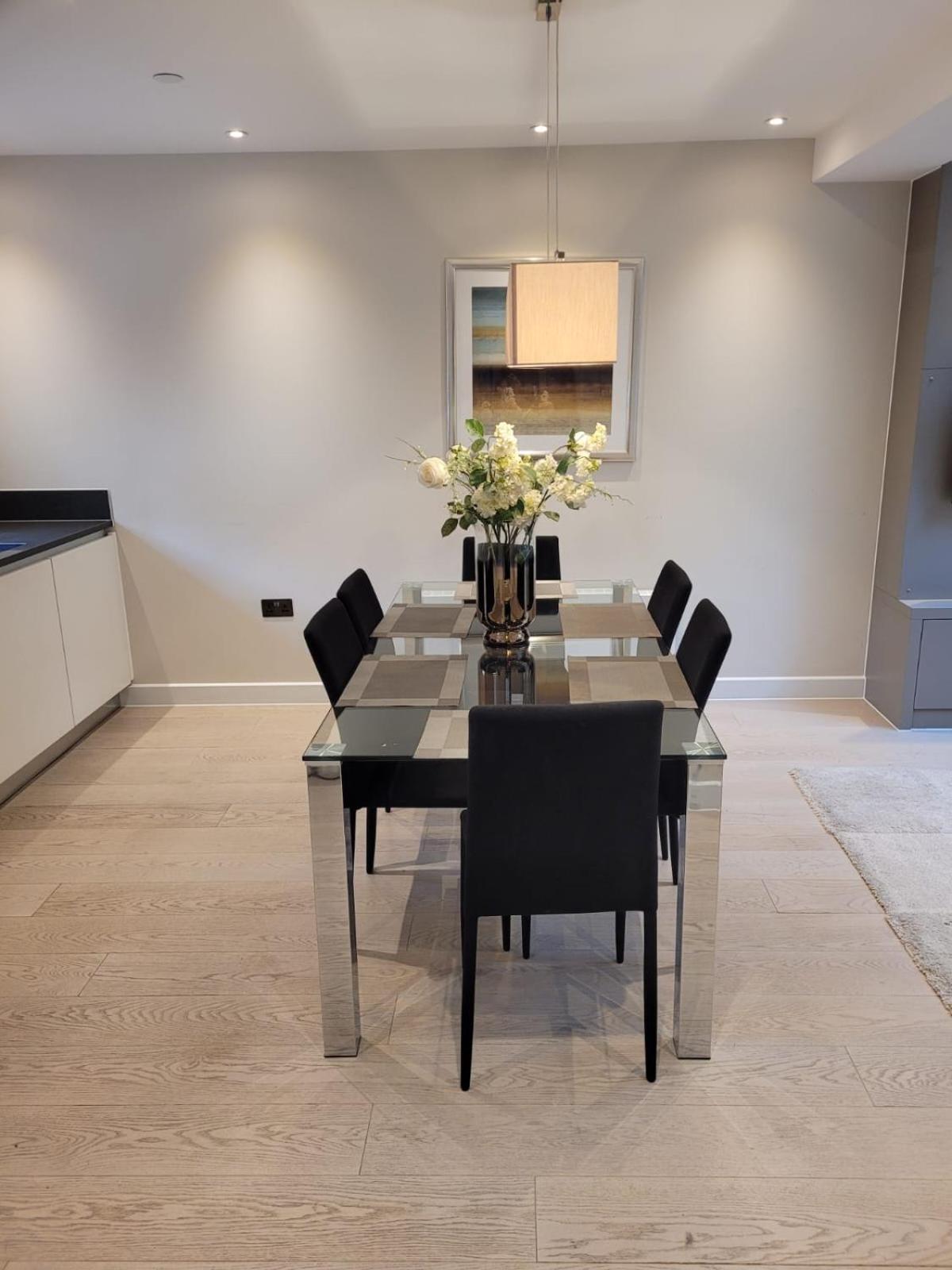 Buckingham Palace Residences By Aeria Apartments ลอนดอน ภายนอก รูปภาพ