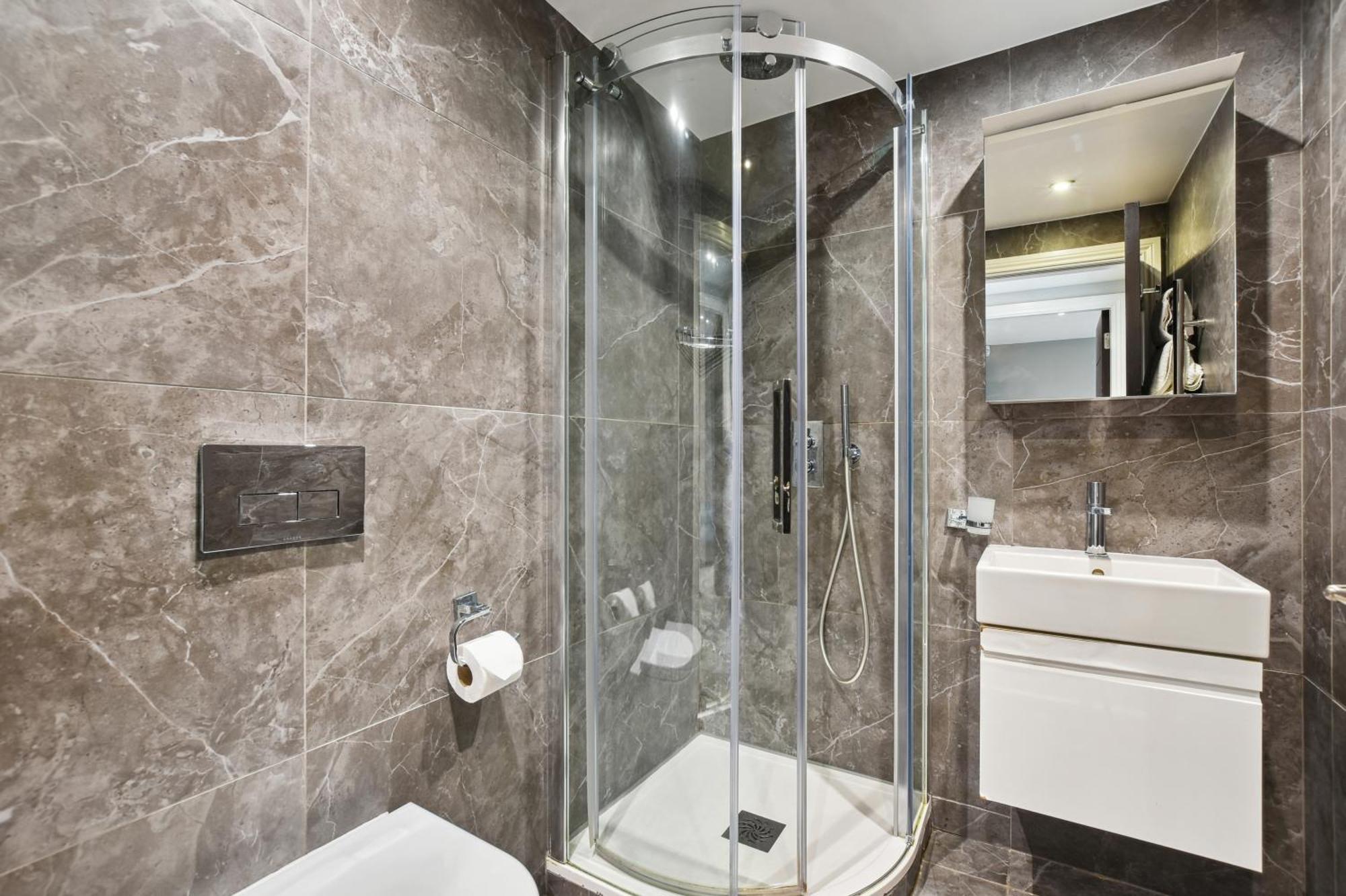Buckingham Palace Residences By Aeria Apartments ลอนดอน ภายนอก รูปภาพ